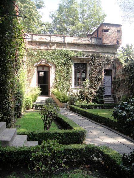 File:Leon-trotsky-home-mexico-city.jpg